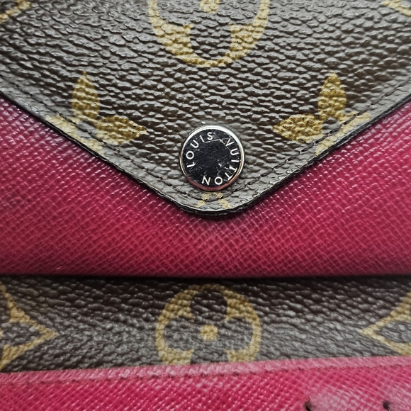AUTHENTIC  Lv  Marie lou epi monogram compact wallet - Picture 4 of 7